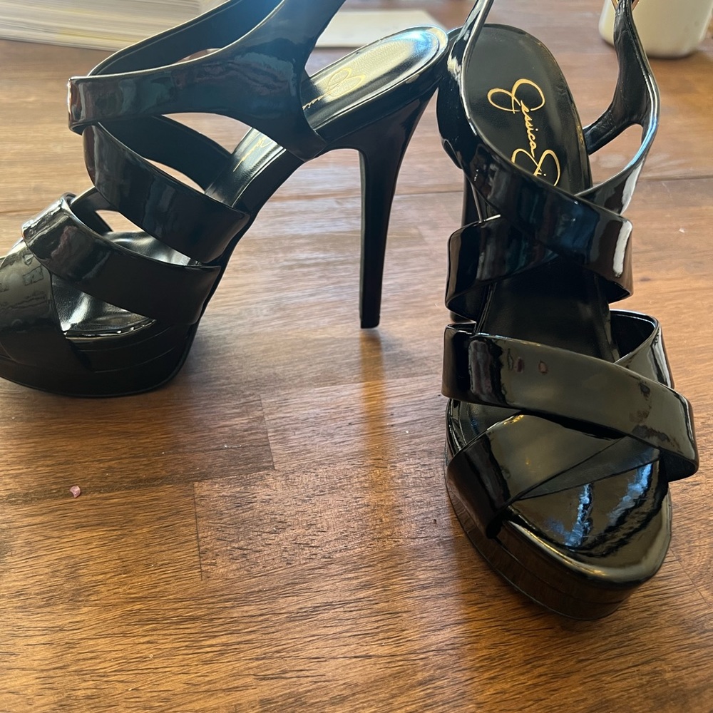 Jessica Simpson strappy heels size 7.5 in new condition, only worn 2 time